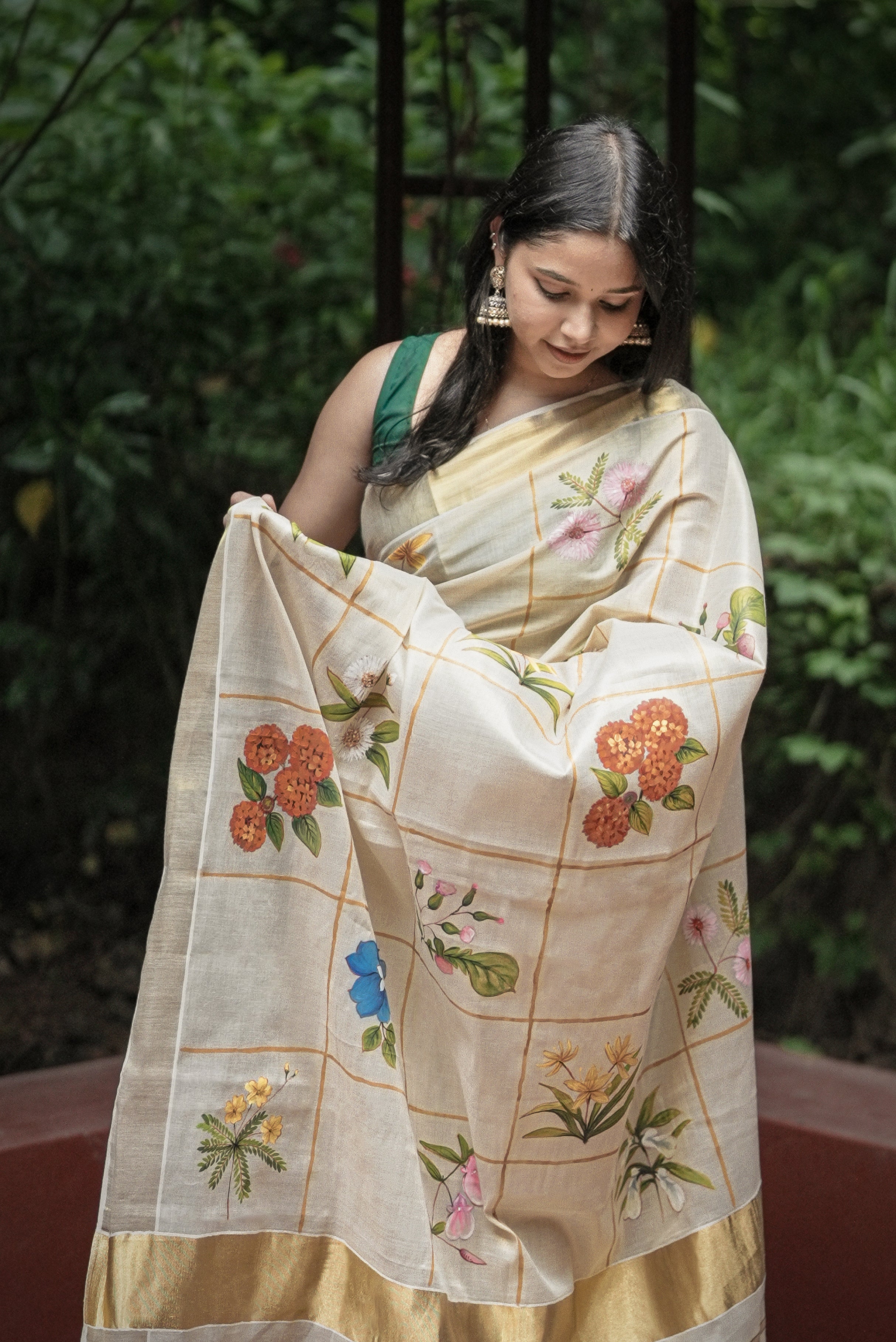 Dashapushpa Vaibhavam Hand Painted Kerala Saree