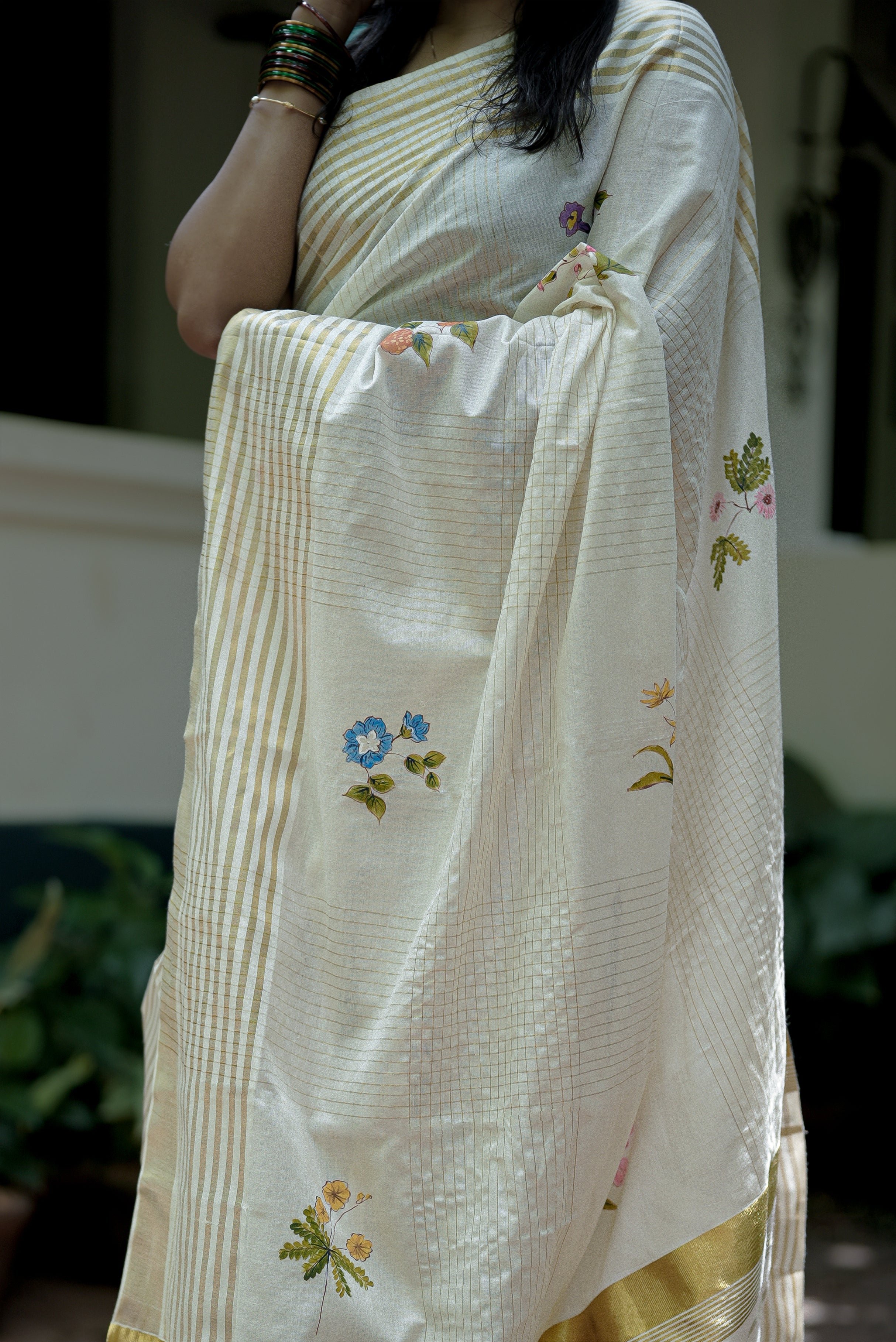 Dashapushpa Lekhini Hand Painted Kerala Saree